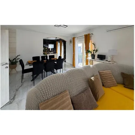 Apartamento Cozy In With Wifi Trogir