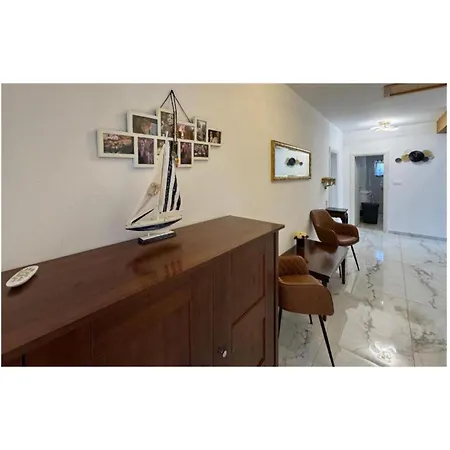 Apartamento Cozy In With Wifi Trogir