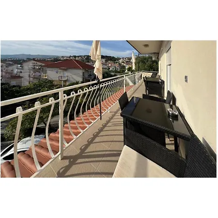 Apartamento Cozy In With Wifi Trogir